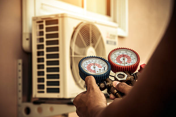 Professional Hvac technician working in D'Iberville, MS